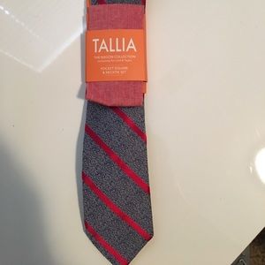 Men’s pocket square and necktie set